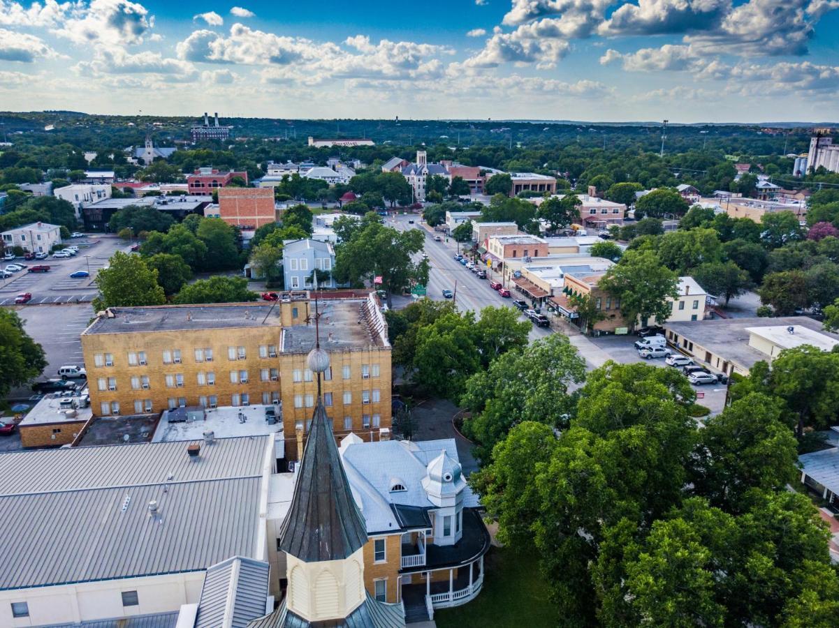 The Faust Hotel Нью Браунфелс Экстерьер фото