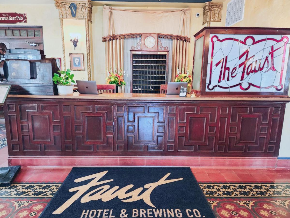 The Faust Hotel Нью Браунфелс Экстерьер фото