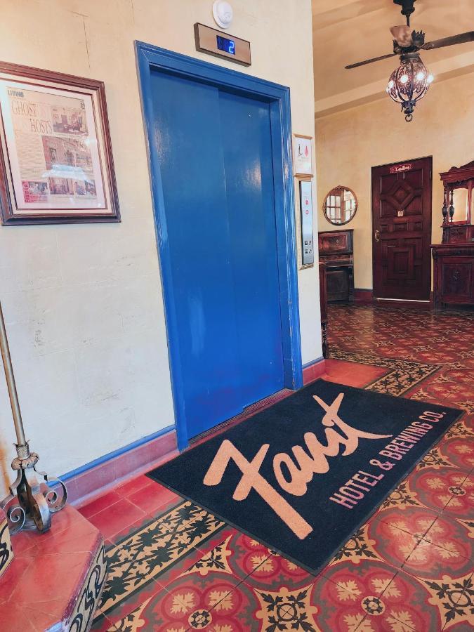 The Faust Hotel Нью Браунфелс Экстерьер фото