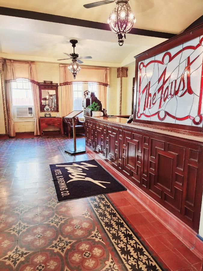 The Faust Hotel Нью Браунфелс Экстерьер фото